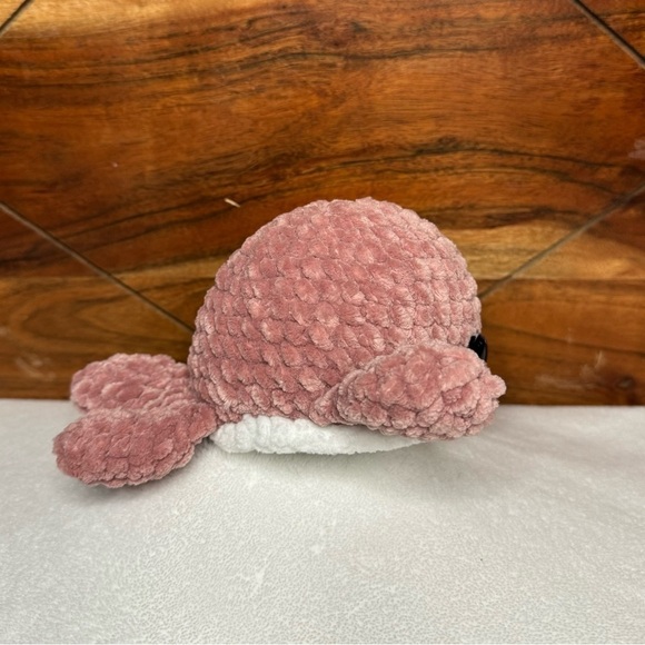 Handmade crocheted mauve colored plushy with sparkly eyes - Picture 5 of 8
